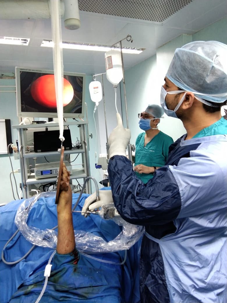 Dr. Sanjeev Kumar teaching arthroscopy during a fellowship programme.